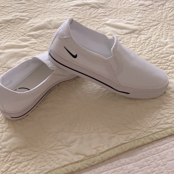 🌀 SOLD 🌀 SOLD 🌀 NEW Nike canvas slip-ons. - Picture 9 of 9